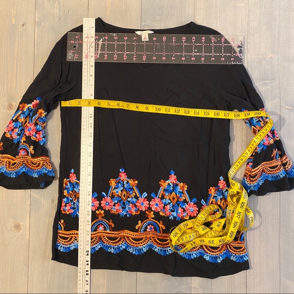 C EST 1946 Bell Sleeve Hem Embroidered Tunic Top - Picture 3 of 11